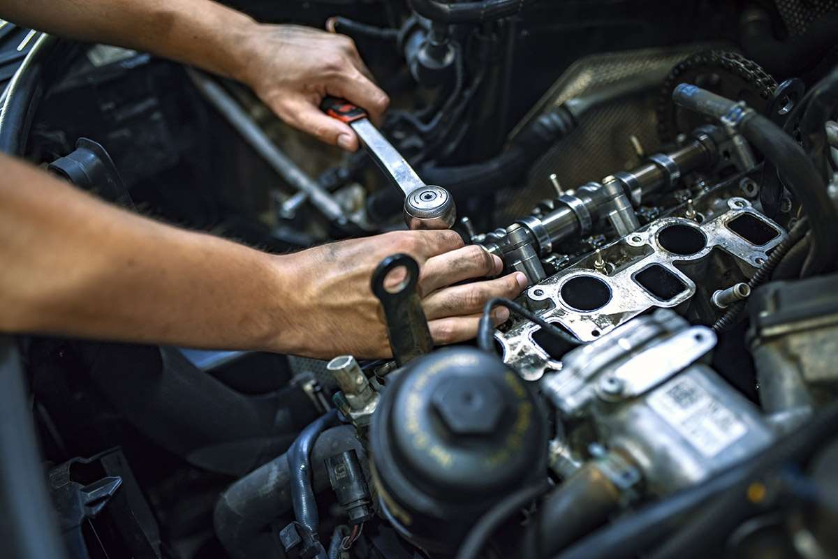 Albertslund Autocenter i Taastrup, Albertslund og Glostrup l Mekaniker l Bilreparation l Dækskift l Forsikringskader på biler l Syn af bil